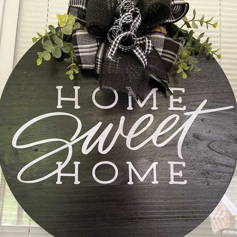 Wooden welcome door hanger